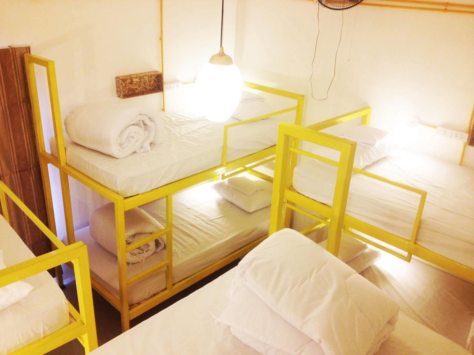 Safe And Sound Hostel Чіангмай Екстер'єр фото