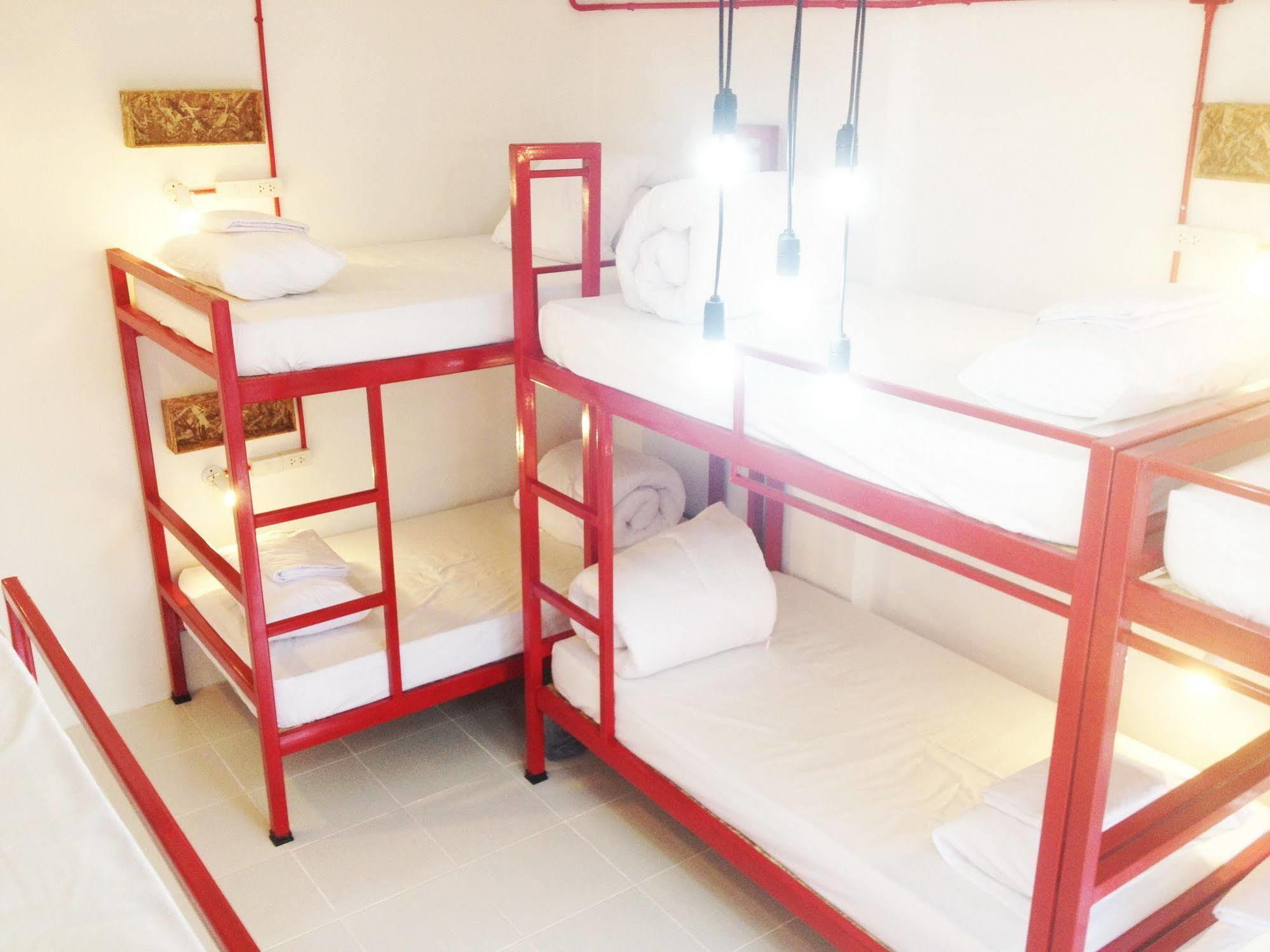 Safe And Sound Hostel Чіангмай Екстер'єр фото